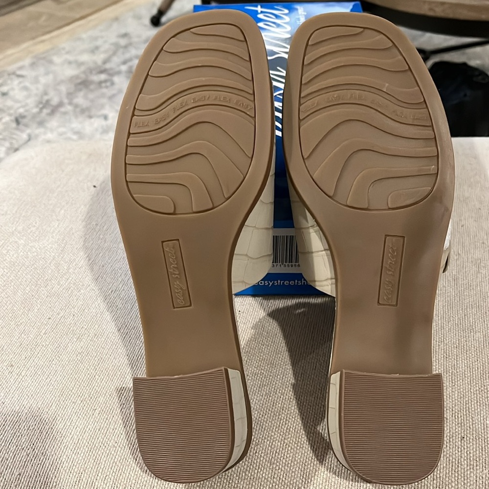 EASY STREET Taupe Viviana Slide Sandals/NIB/8.5M - Picture 11 of 12